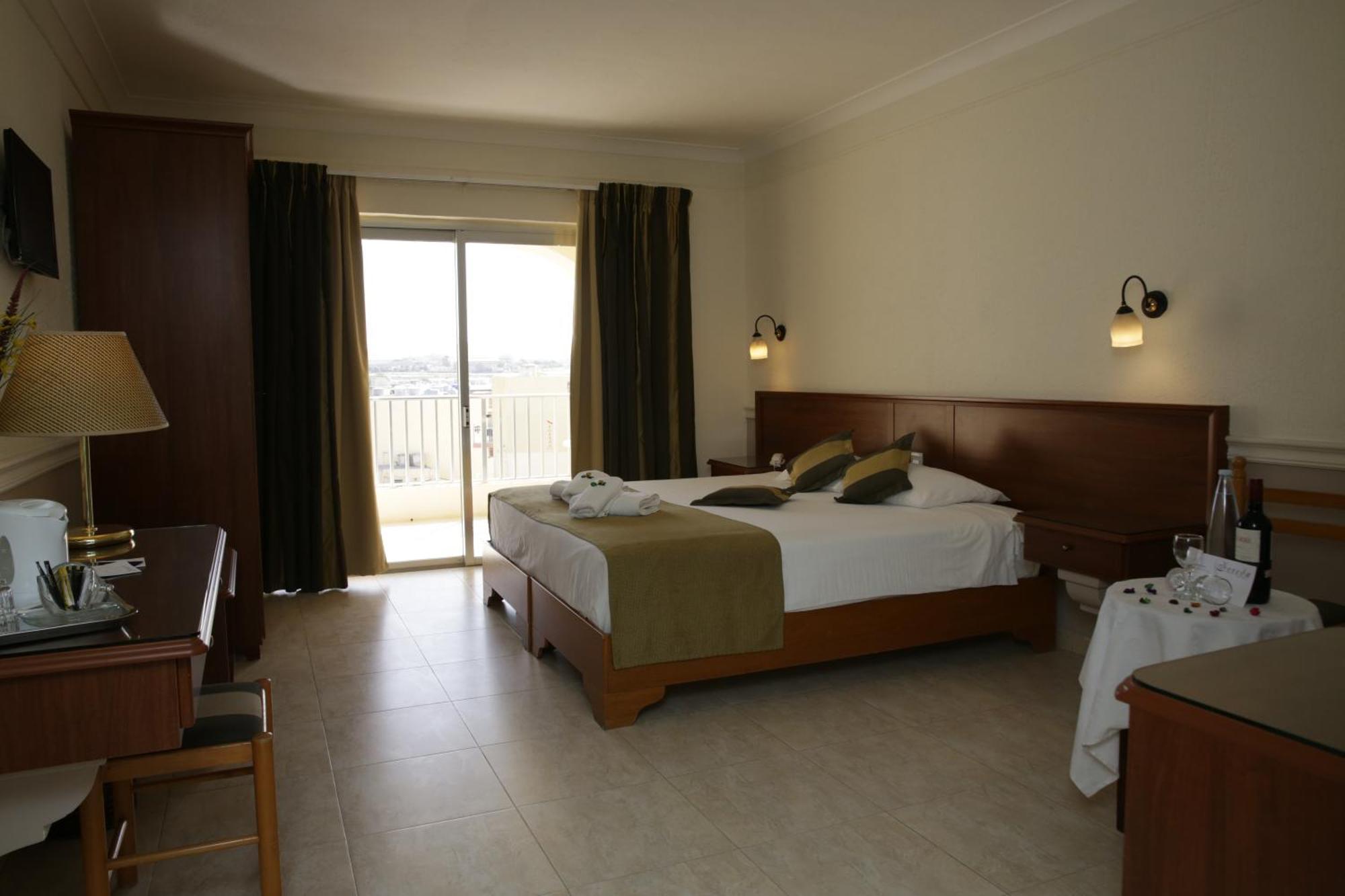 Soreda Hotel Кавра Екстериор снимка