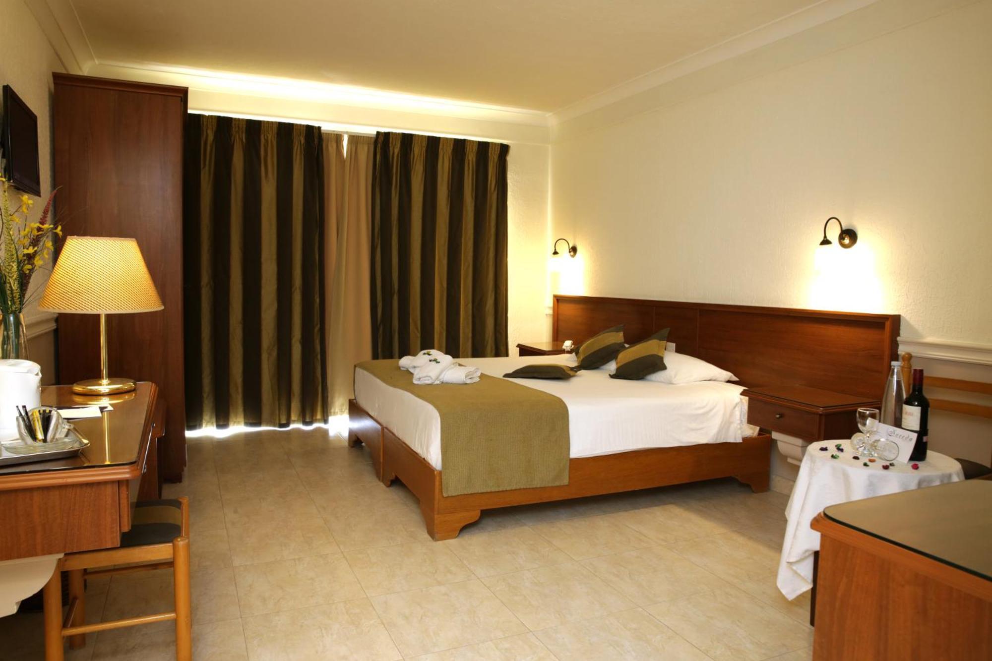 Soreda Hotel Кавра Екстериор снимка