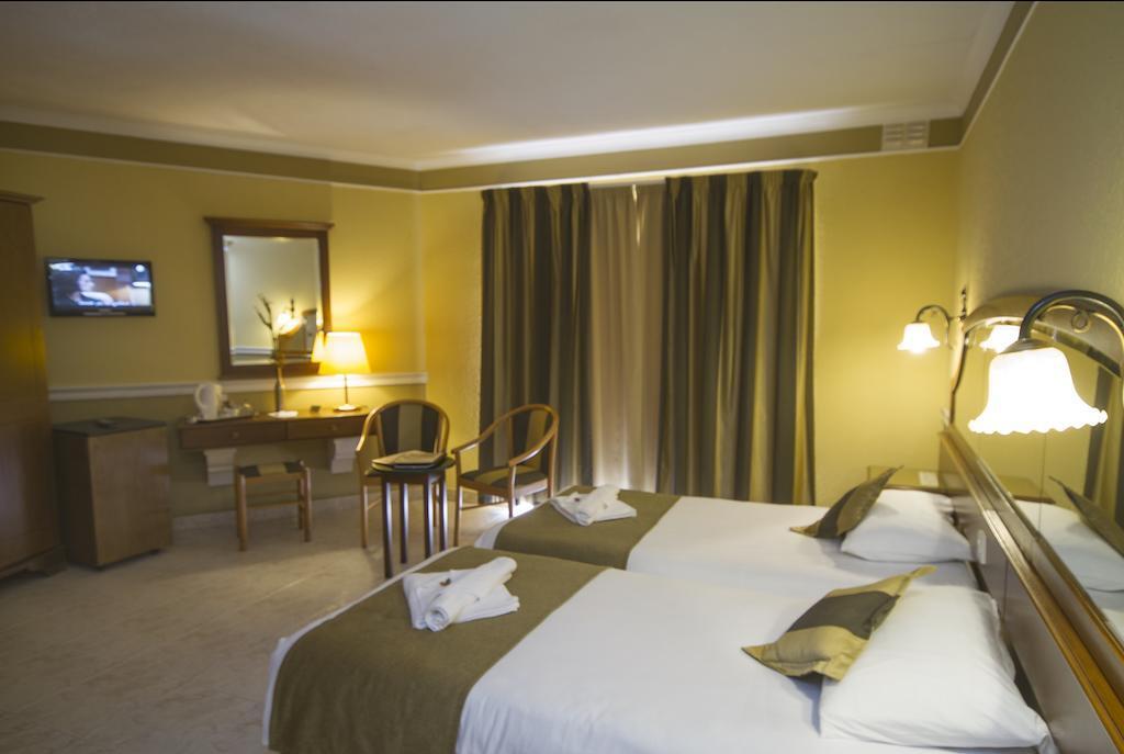 Soreda Hotel Кавра Екстериор снимка